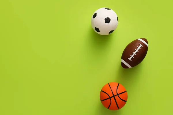 Pelotas Deportivas Sobre Fondo Color — Foto de Stock