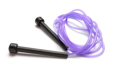 Beyaz arkaplanda ip atlama