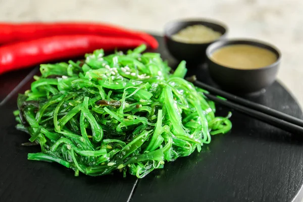 Bord Met Lekkere Zeewiersalade Close — Stockfoto