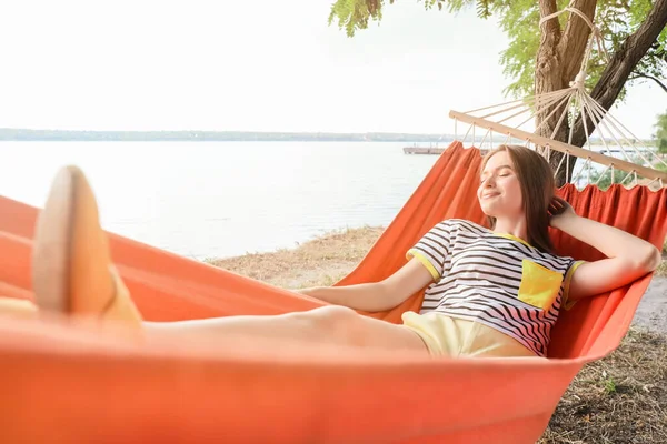 Young Woman Relaxing Hammock Outdoors — Stock Photo, Image