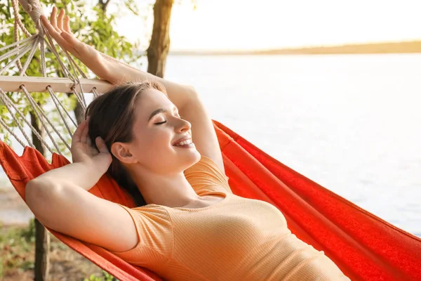 Young Woman Relaxing Hammock Outdoors — Stock Photo, Image