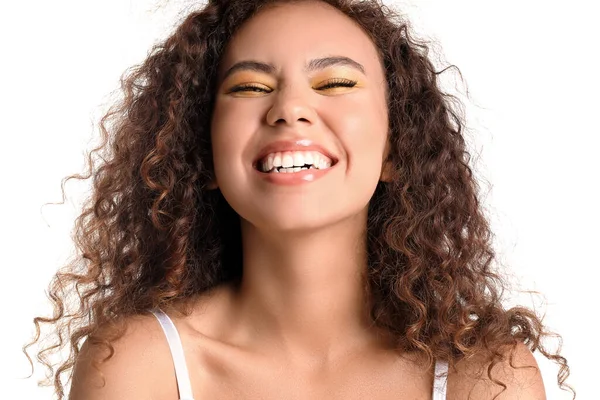 Молода Афро Американська Жінка Красивими Очними Тінями Білому Тлі — стокове фото