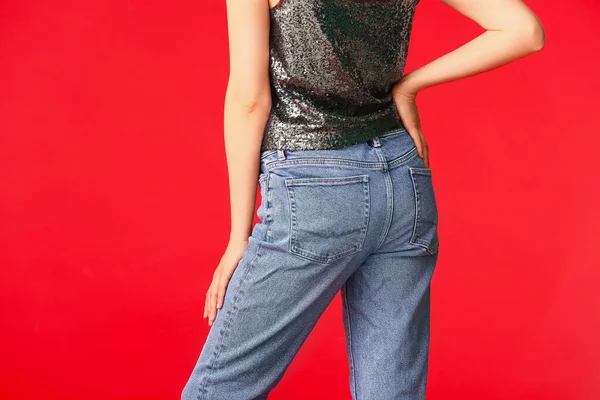Mulher Bonita Jeans Fundo Cor — Fotografia de Stock