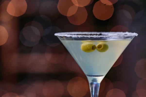 Glas Färska Martini Mörk Bakgrund Närbild — Stockfoto