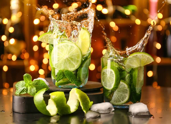 Glasses Fresh Mojito Splash Table Blurred Lights — Stock Photo, Image