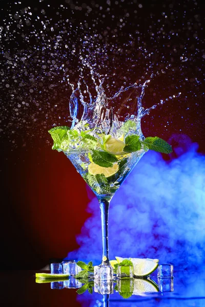 Glass Fresh Mojito Splash Dark Background — Stock Photo, Image