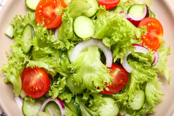 Assiette Avec Salade Concombre Savoureuse Gros Plan — Photo