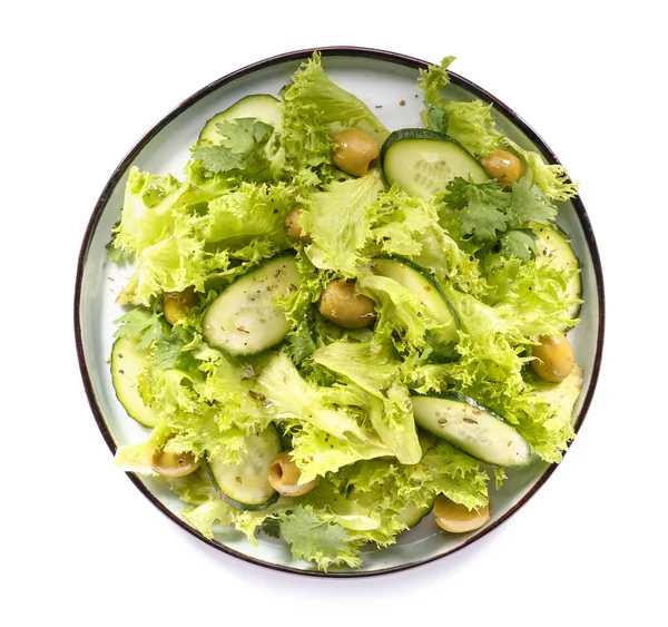Bord Met Lekkere Komkommersalade Witte Achtergrond — Stockfoto