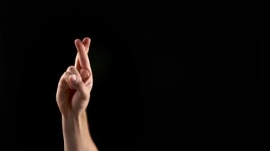 El, arka planda R harfini gösteriyor. İşaret dili alfabesi