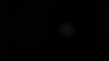 Koyu arkaplanda E harfini gösteriyor. İşaret dili alfabesi