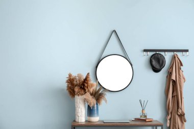 Aynalı modern koridorun içi