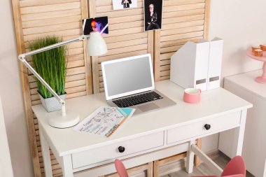 Modern ofiste rahat bir iş yeri