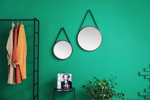 鏡のある近代的な廊下のインテリア — ストック写真