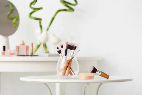 Set Makeup Brushes Table — Stock Photo, Image