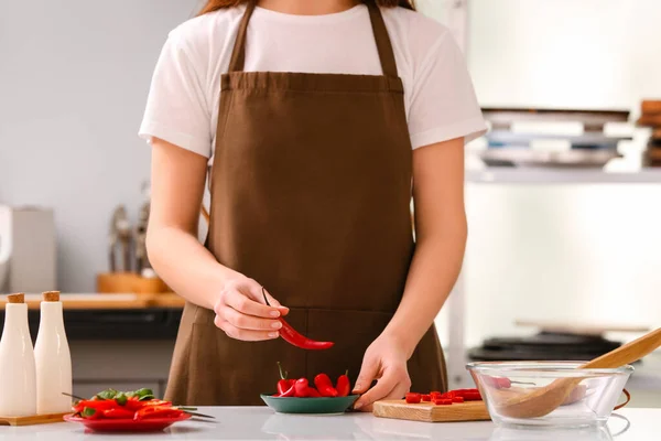 Woman Hot Chili Pepper Kitchen — Stock Photo, Image