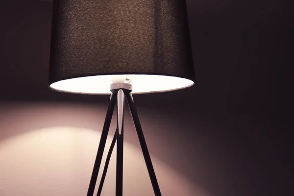 Светящаяся Лампа Темном Фоне — стоковое фото