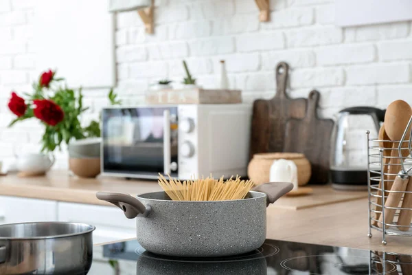 Saucepan Uncooked Pasta Stove Kitchen — Stock Photo, Image