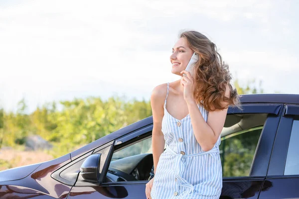 Young Woman Talking Mobile Phone New Car Outdoors — Stock Photo, Image