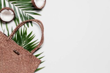 Hafif arkaplanda saman torbası