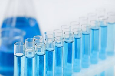 Laboratuvarda test tüpleri, yakın çekim