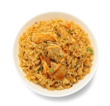 Beyaz arkaplanda lezzetli pilav tabağı