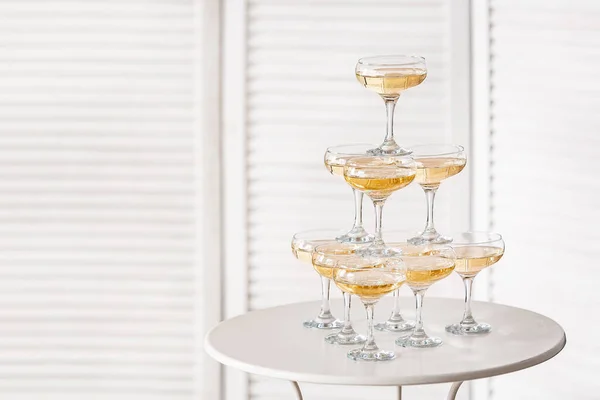 Tower Made Glasses Champagne Table Room — Stock Photo, Image