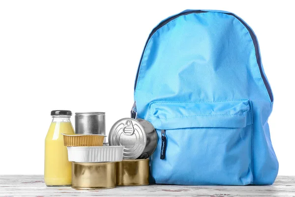 Bolsa Escuela Con Diferentes Productos Mesa Sobre Fondo Blanco Concepto — Foto de Stock