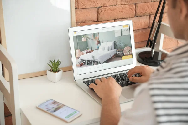 Man Laptop Booking Room Hotel Online Home — Stock Photo, Image