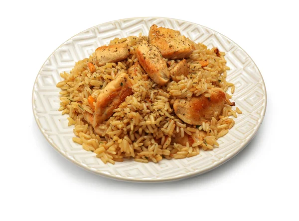 Beyaz arkaplanda lezzetli pilav tabağı