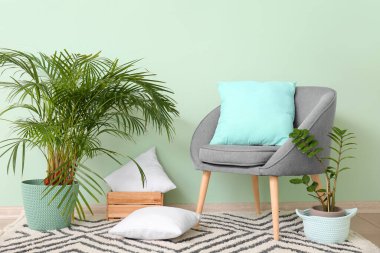 Zarif nane duvarlı bir oda.