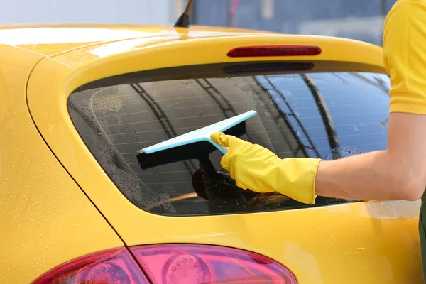 Worker Car Wash Cleaning Modern Automobile — Stock Photo, Image