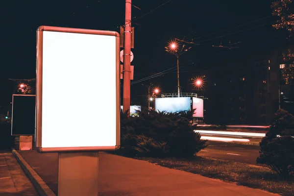 Iklan Billboard Luar Ruangan Malam — Stok Foto