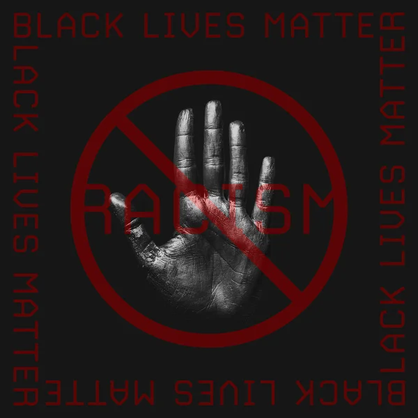 暗い背景に描かれた手のひらで女性の手と単語Racismを越え — ストック写真