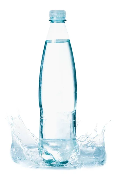 Butelka Czystej Wody Pluskiem Białym Tle — Zdjęcie stockowe