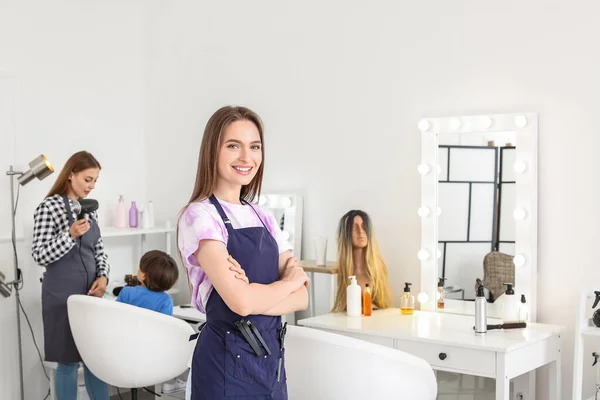 Portrait Female Hairdresser Salon — Stock Photo, Image