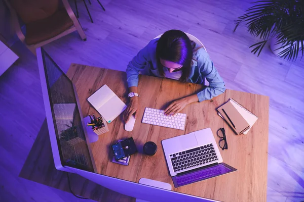 Female Programmer Working Office Night — Stock Photo, Image