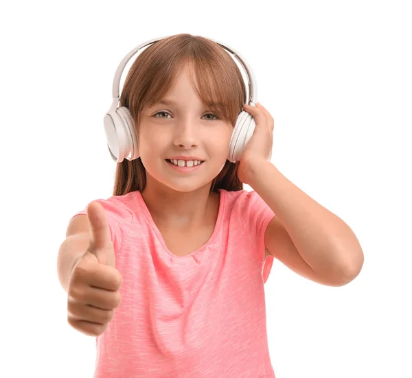 Küçük Kız Beyaz Arka Planda Müzik Dinliyor — Stok fotoğraf
