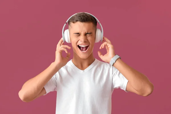 Ragazzo Adolescente Emotivo Che Ascolta Musica Sfondo Colori — Foto Stock