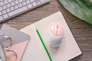 Modern PC fare ve dizüstü bilgisayarlı işyeri