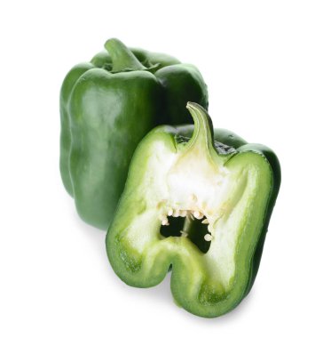 Beyaz arkaplanda yeşil dolma biber