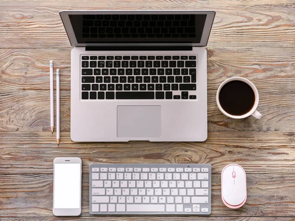 Vista Del Lugar Trabajo Moderno Con Ordenador Portátil — Foto de Stock