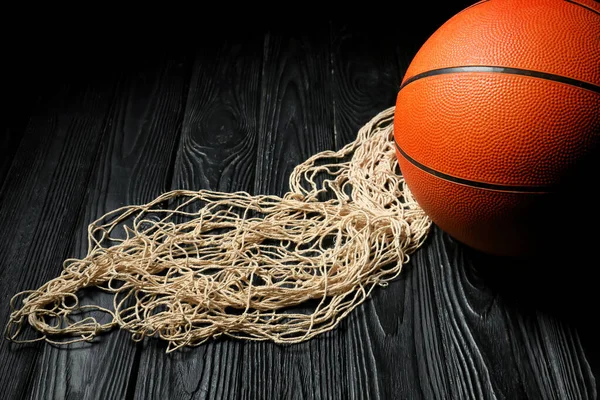 Palla Giocare Basket Rete Sul Tavolo — Foto Stock