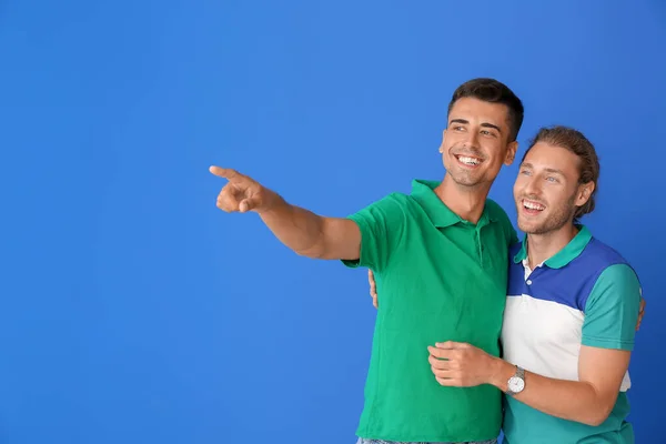 Feliz Gay Casal Cor Fundo — Fotografia de Stock