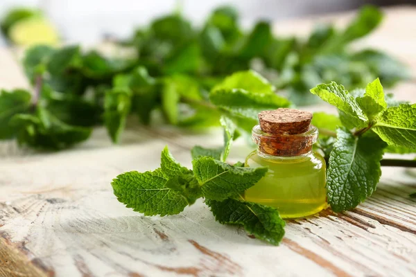 Mint Essential Oil Table — Stock Photo, Image