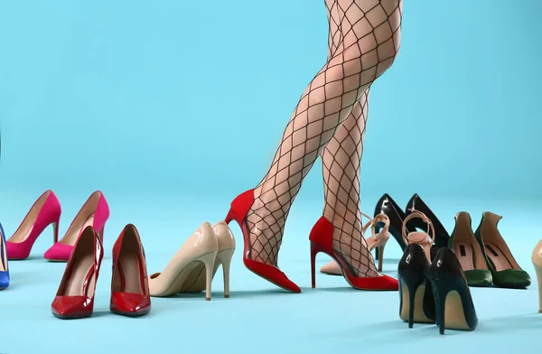 여자와 배경의 신발을 — 스톡 사진