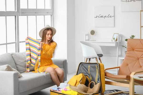 Young Woman Packing Suitcase Home Travel Concept — Stock Photo, Image