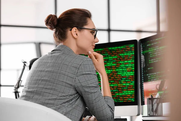 Female Programmer Working Office — Stock Photo, Image