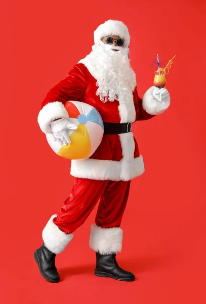 African American Santa Claus Cocktail Beach Ball Color Background — Stock Photo, Image