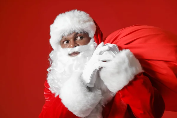 Africko Americký Santa Claus Taškou Barevném Pozadí — Stock fotografie