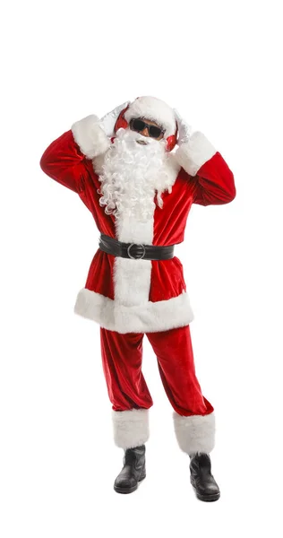 Крутой Афро Американский Санта Клаус Слушает Музыку Белом Фоне — стоковое фото